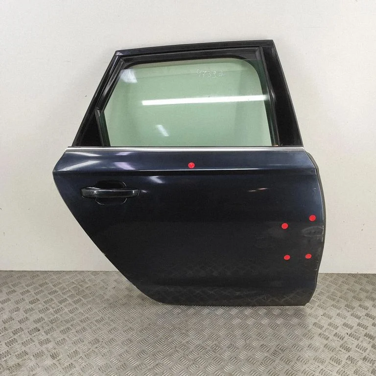 Aizmugurējās durvis 4G9833052