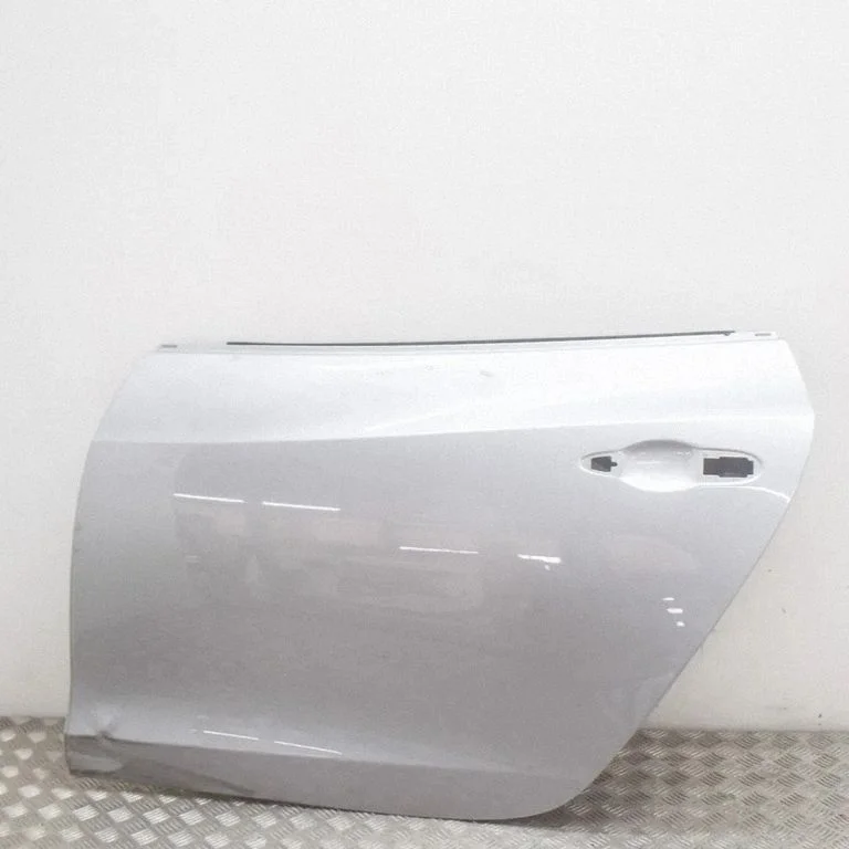 Aizmugurējās durvis 673008060