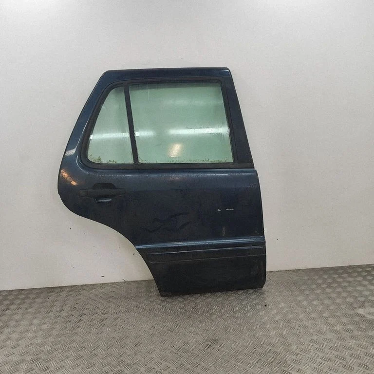 Aizmugurējās durvis A1637301605