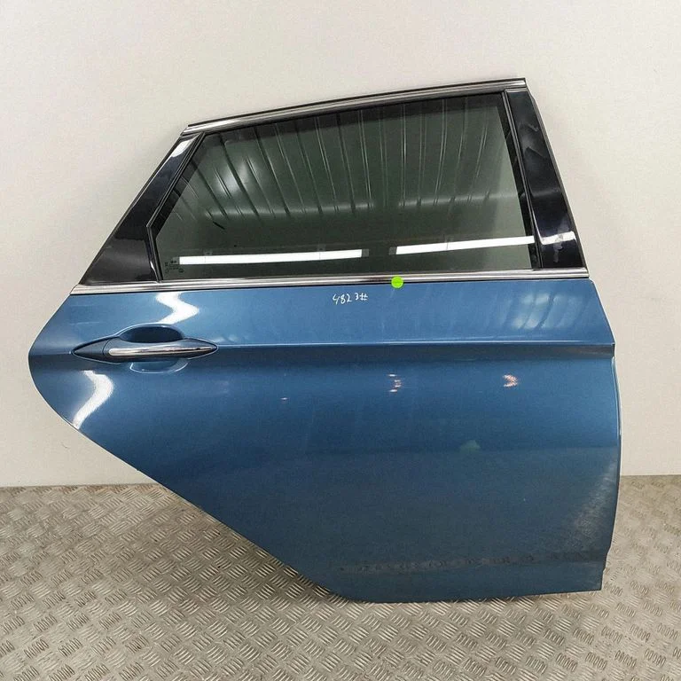 Aizmugurējās durvis 770043Z000