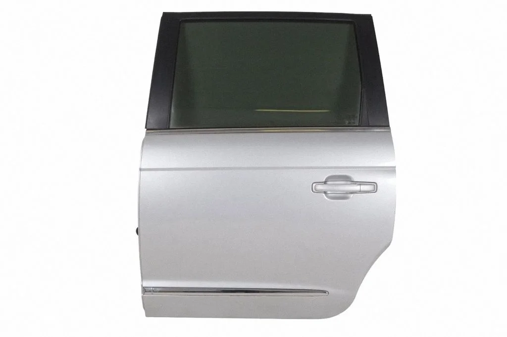 Aizmugurējās durvis – kreisā