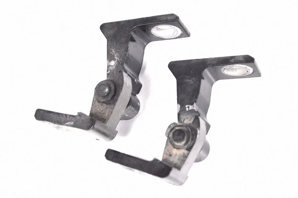 Aizmugurējā augšējā eņģe 8K0831402K