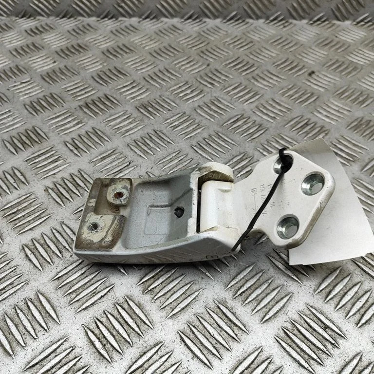 Aizmugurējā augšējā eņģe 7H0827152