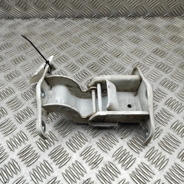 Aizmugurējā augšējā eņģe 93458937