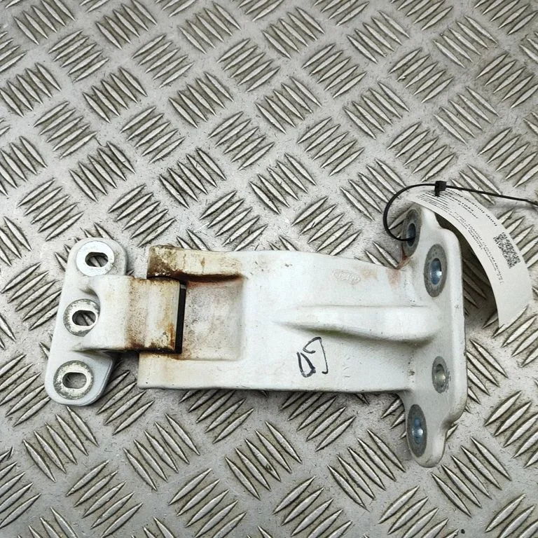 Tagaukse ülemine hing BK21V42982AE