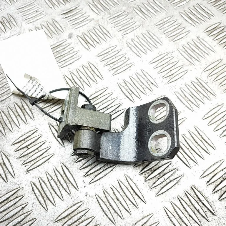 Aizmugurējā augšējā eņģe 68140736AB