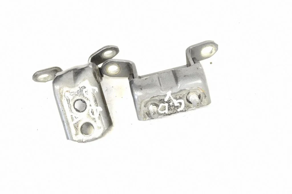 Rear door upper hinge – right