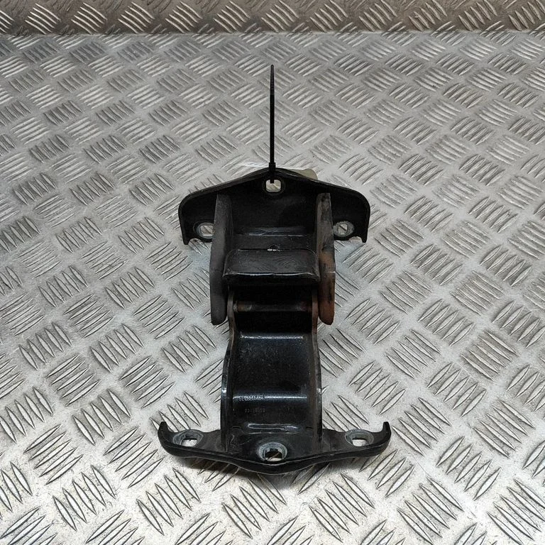 Aizmugurējā augšējā eņģe 904006707R