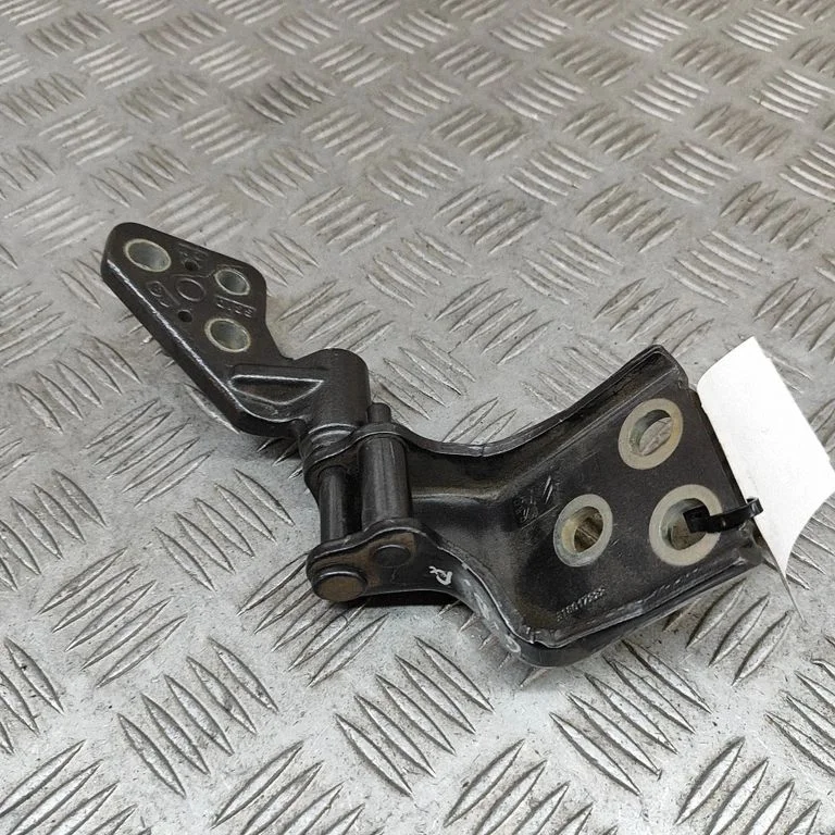 Rear door upper hinge 918017222
