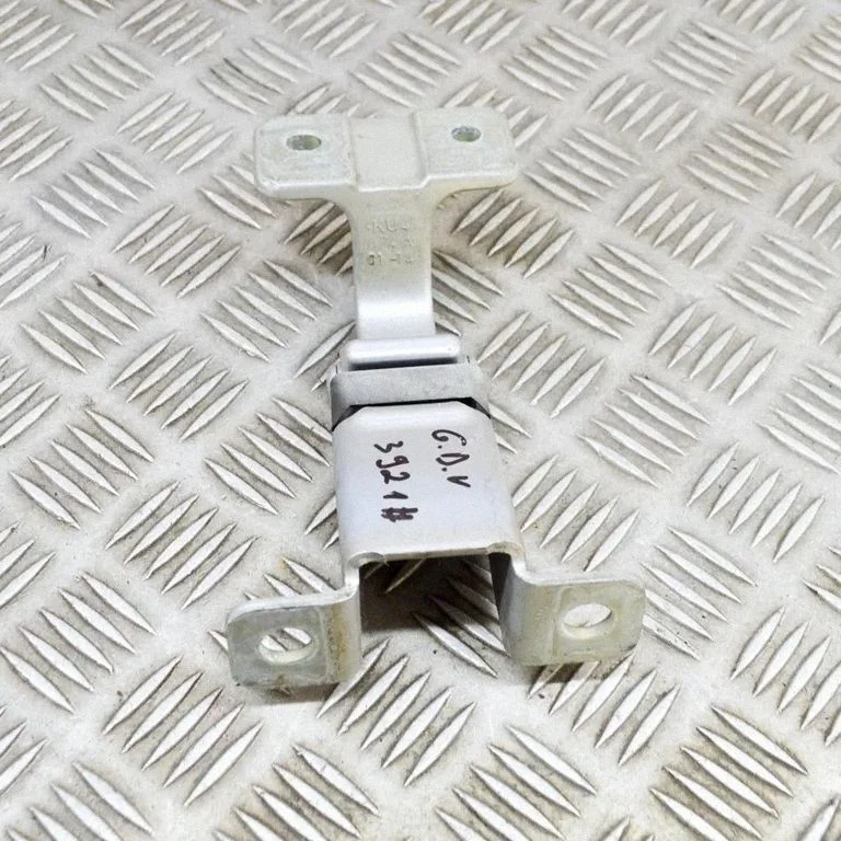 Aizmugurējā augšējā eņģe KU4674A