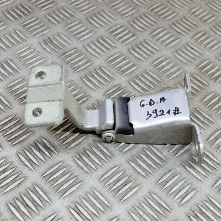 Aizmugurējā augšējā eņģe KL1312A