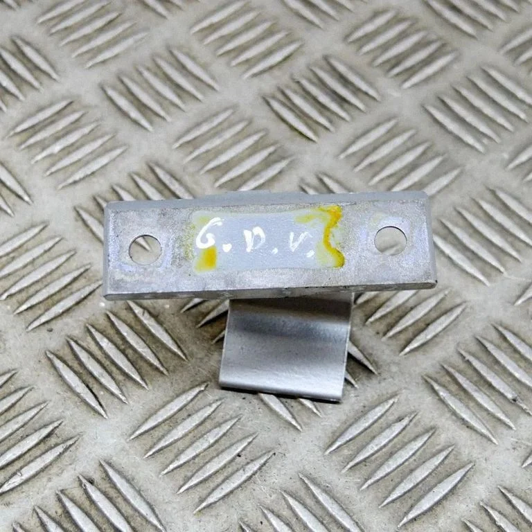 Aizmugurējā augšējā eņģe A046574