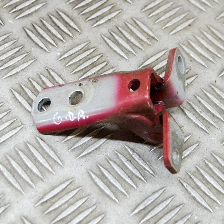 Aizmugurējā augšējā eņģe 5702A005