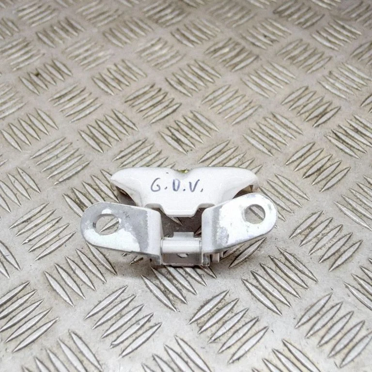 Aizmugurējā augšējā eņģe A046057