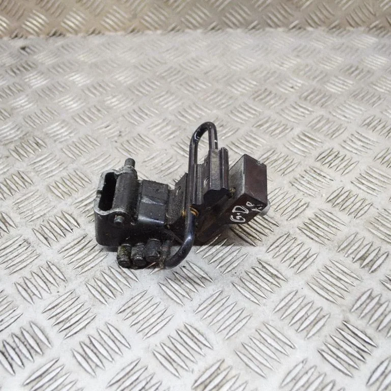 Aizmugurējā augšējā eņģe 4E0833336D