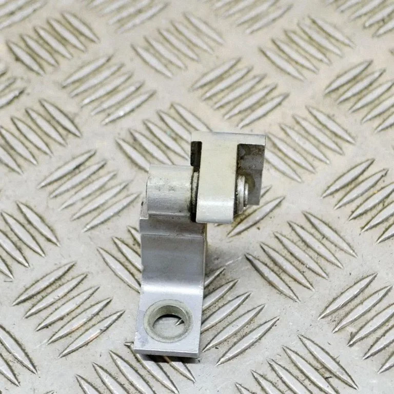 Aizmugurējā augšējā eņģe A046573