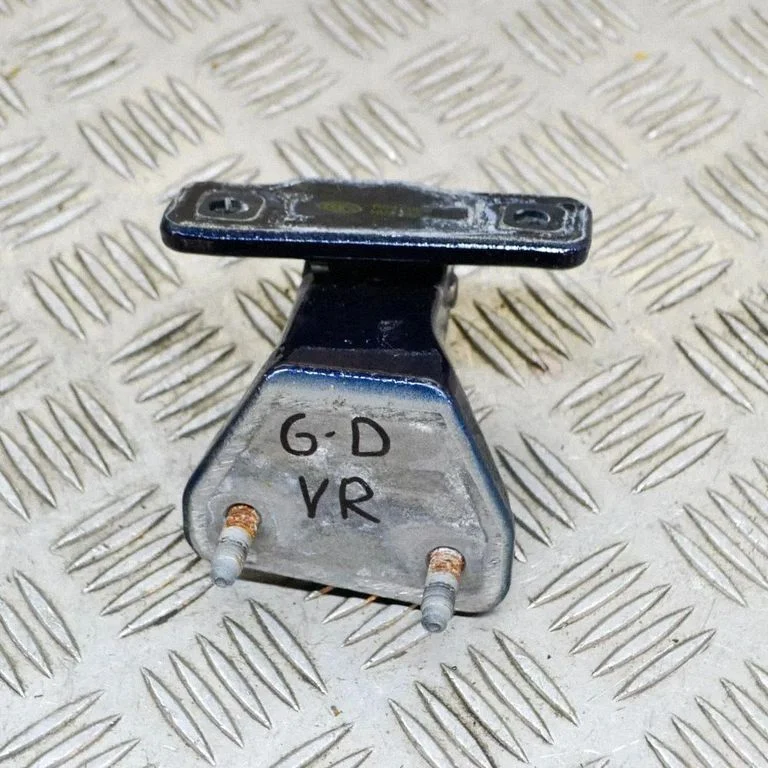 Aizmugurējā augšējā eņģe A047058
