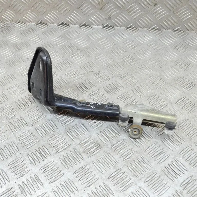 Rear door upper hinge – Mercedes-Benz Vito Viano W638 (1996-2003)