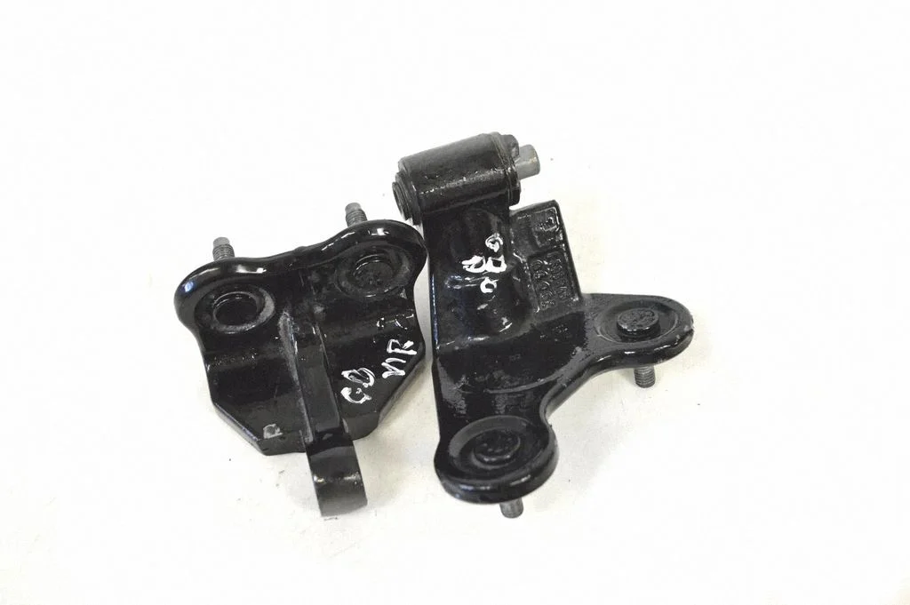 Rear door upper hinge – right