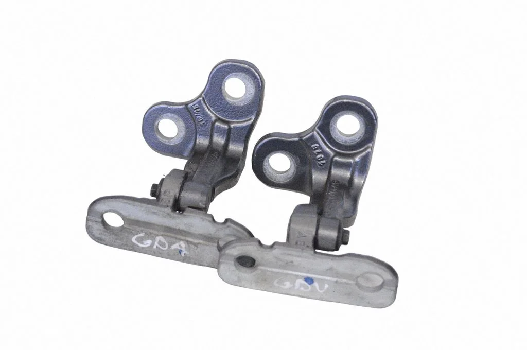 Rear door upper hinge – right