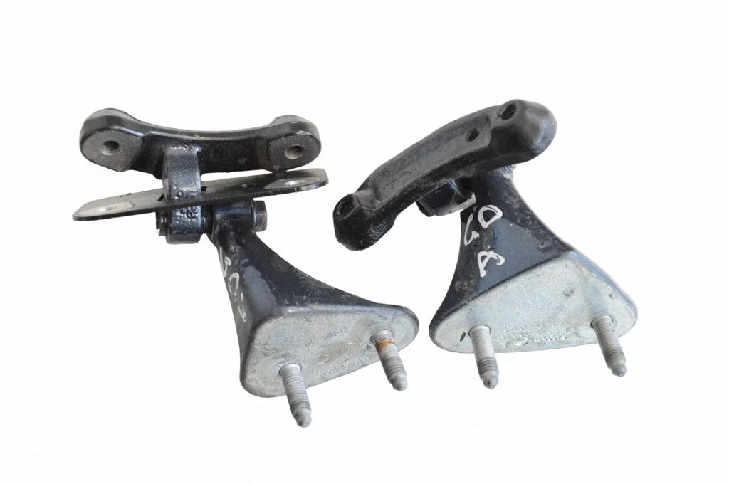 Rear door upper hinge – right