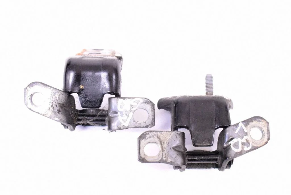 Rear door upper hinge – right