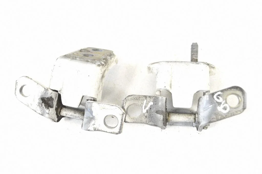 Rear door upper hinge – right