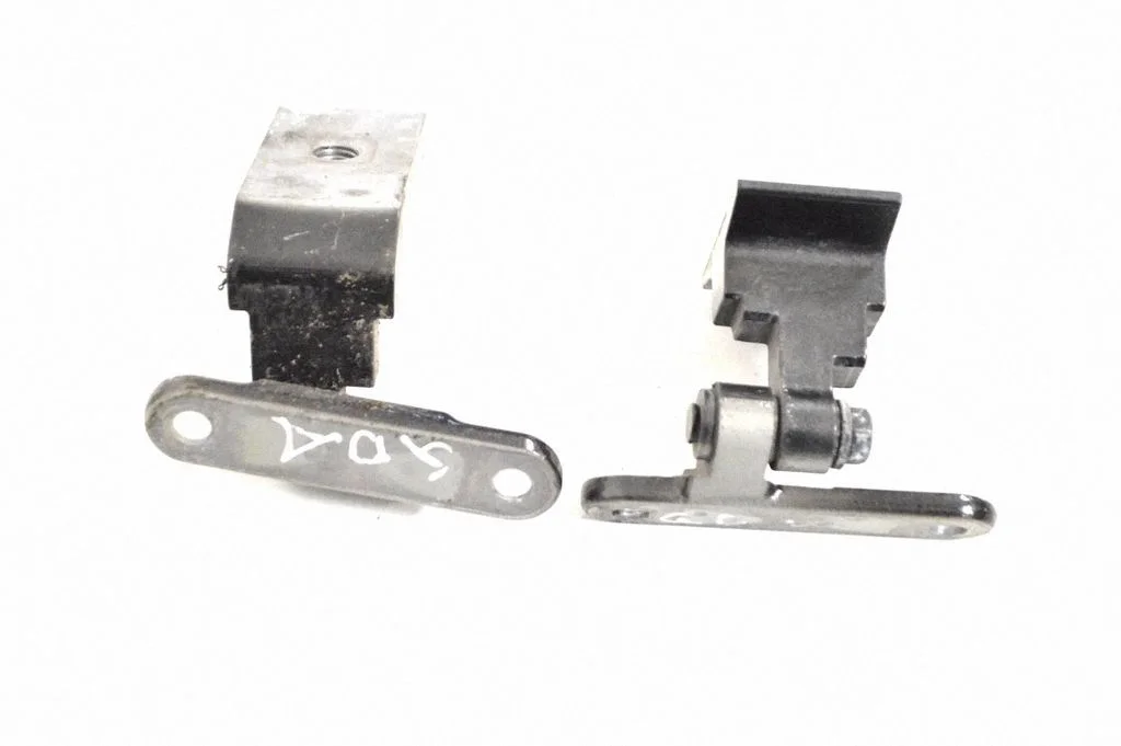 Aizmugurējā augšējā eņģe – labā