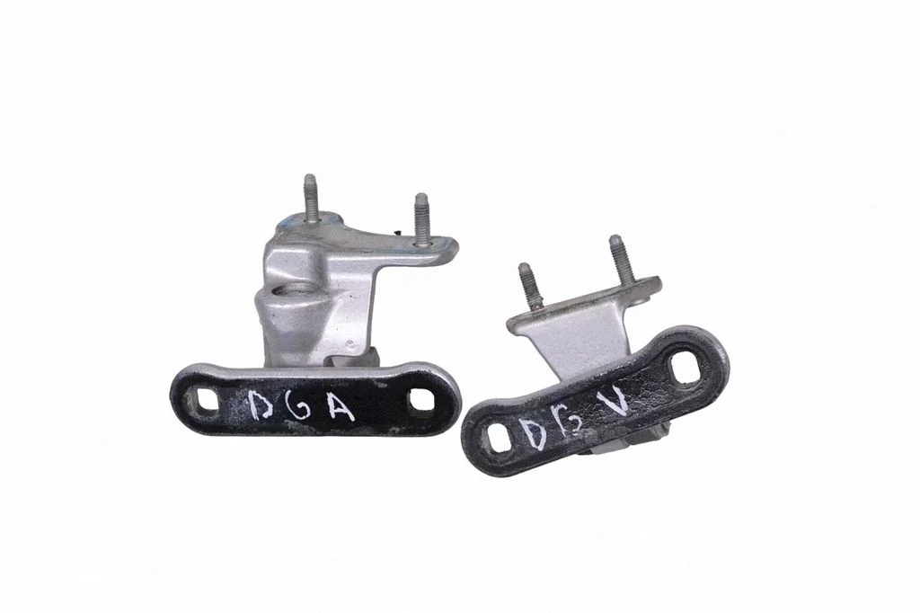 Rear door upper hinge – right