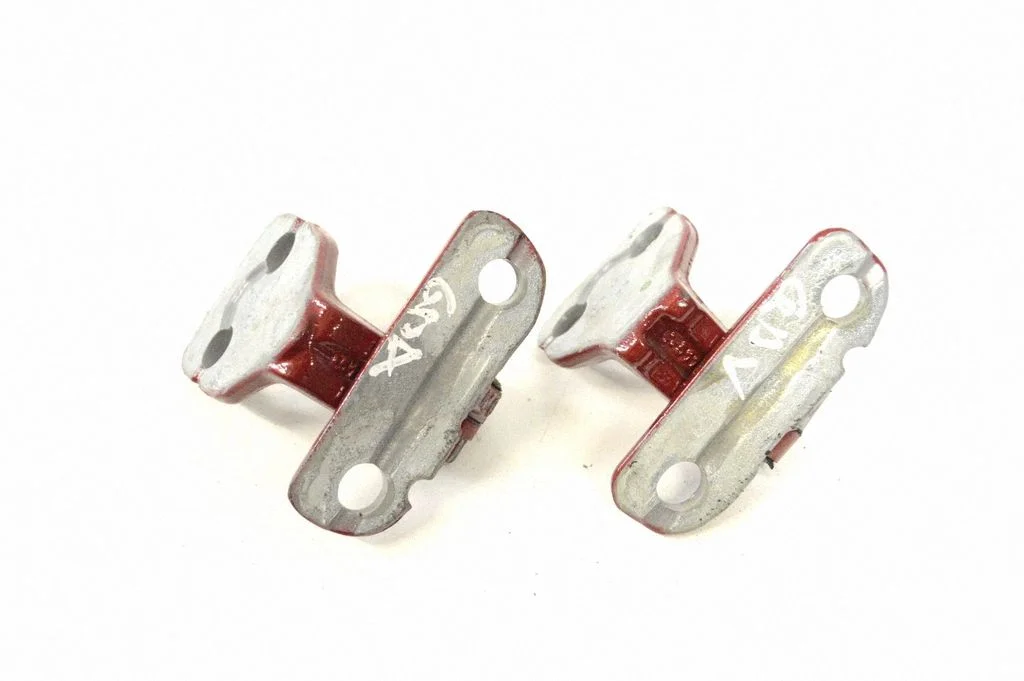 Rear door upper hinge – right