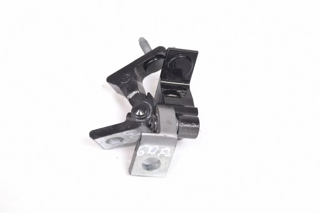 Aizmugurējā augšējā eņģe 8W0831404D