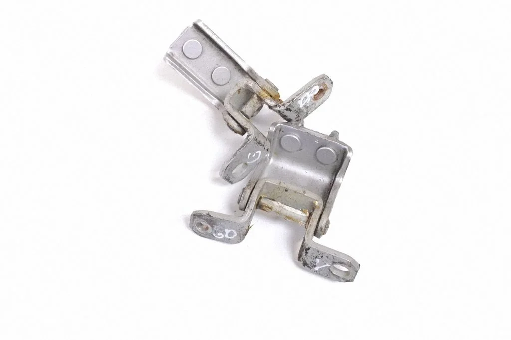 Rear door upper hinge – right