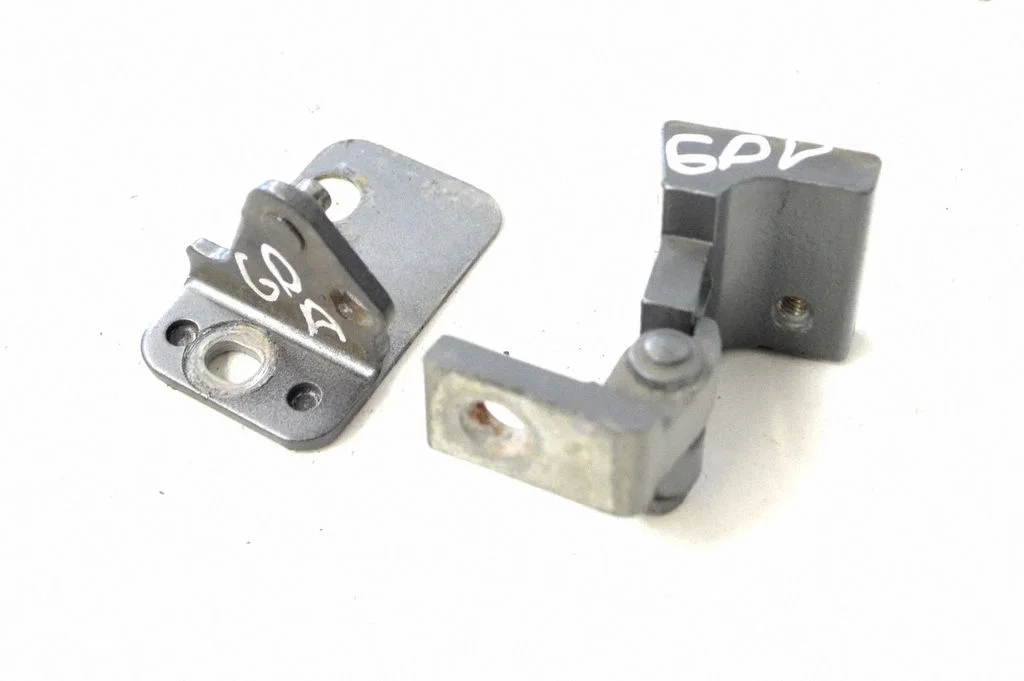 Rear door upper hinge 7L0833402