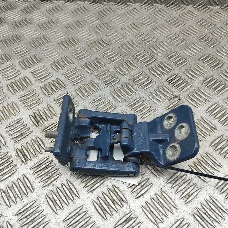 Zawias dolny drzwi tylnych KK41V42983BB
