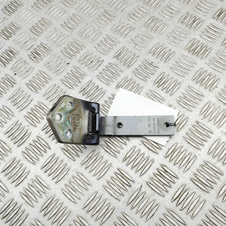 Aizmugurējā apakšējā eņģe 2K5827151