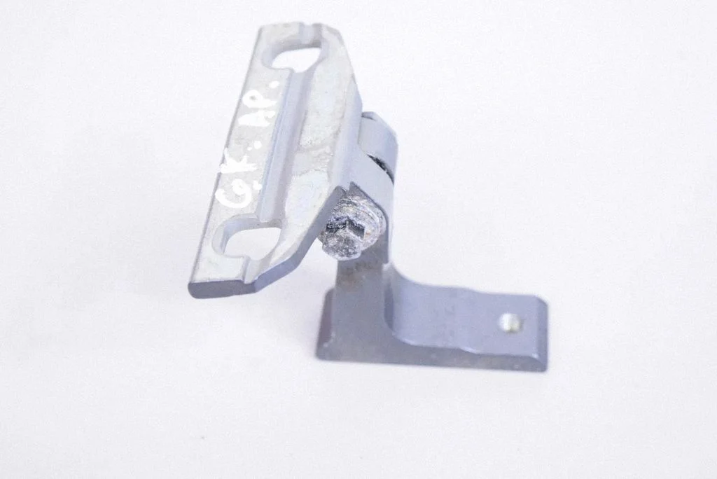 Rear door lower hinge – Volvo V60 (2013-2018)