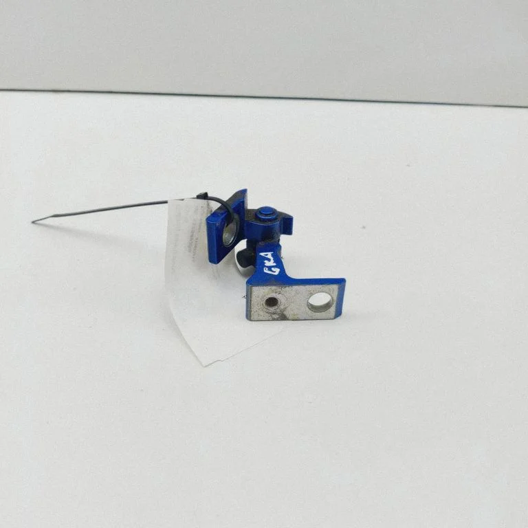 Aizmugurējā apakšējā eņģe 8X0831403E