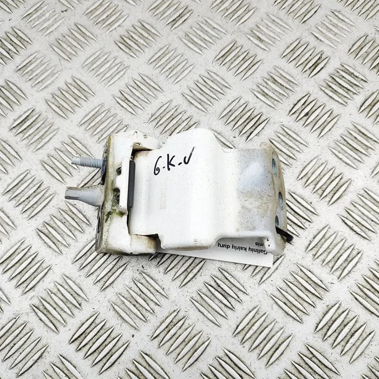Aizmugurējā apakšējā eņģe HK31V42983AD