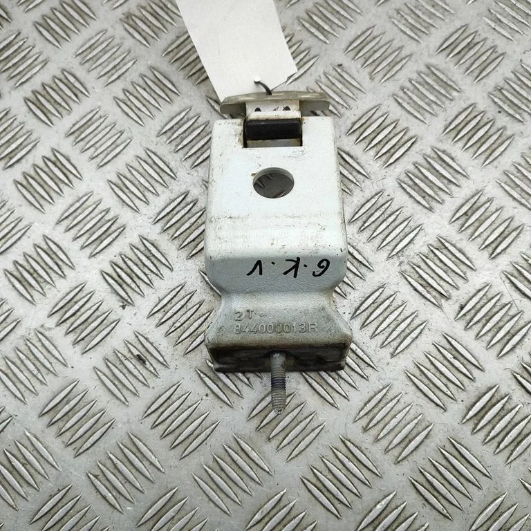 Aizmugurējā apakšējā eņģe 844000013R
