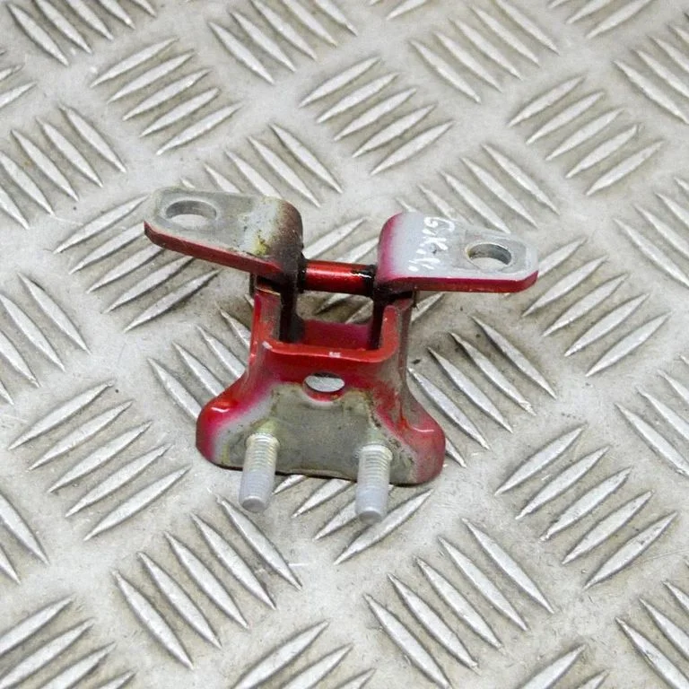 Aizmugurējā apakšējā eņģe 5732A007