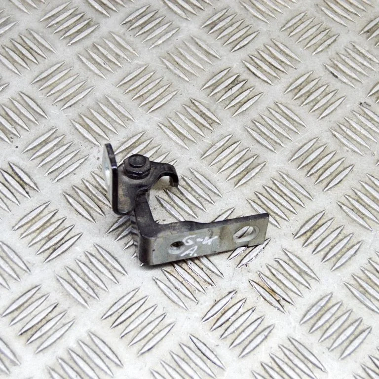 Rear door lower hinge – Ford Fiesta (2017-)