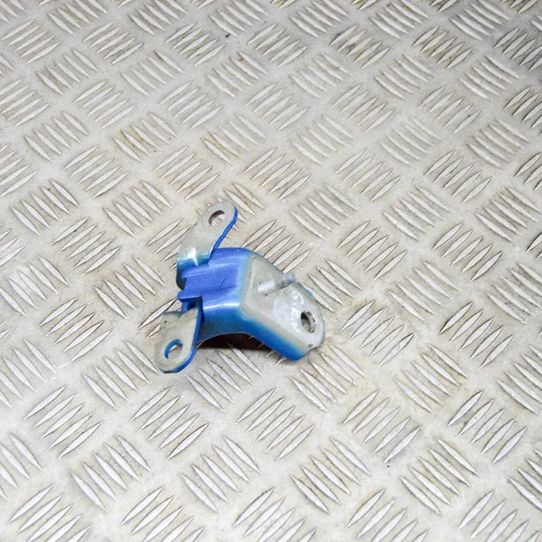 Aizmugurējā apakšējā eņģe 8A6AA26801AF