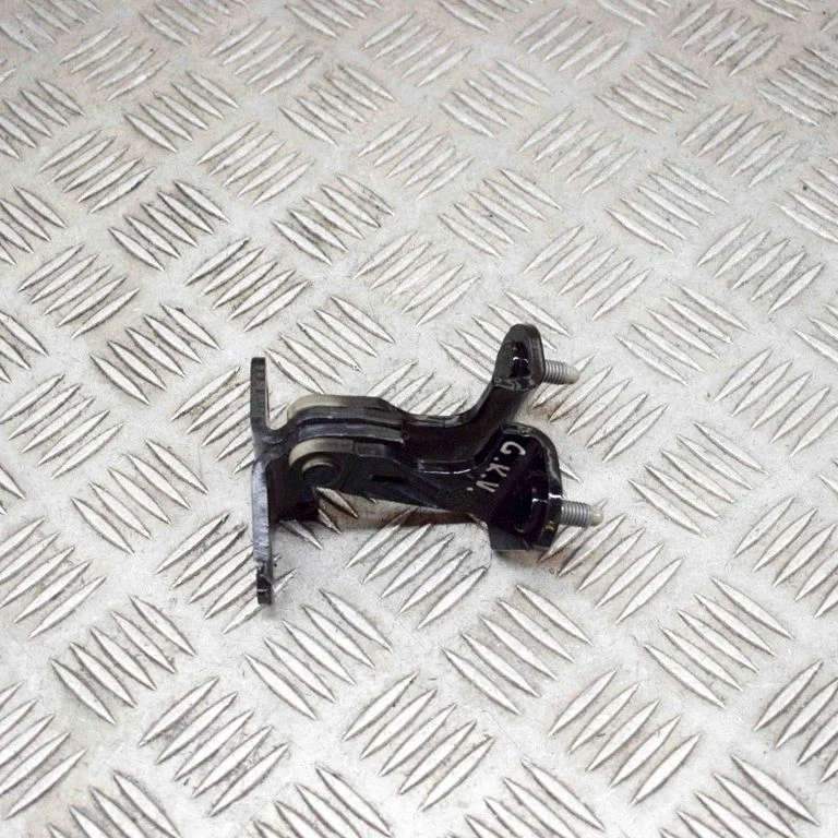 Aizmugurējā apakšējā eņģe – kreisā