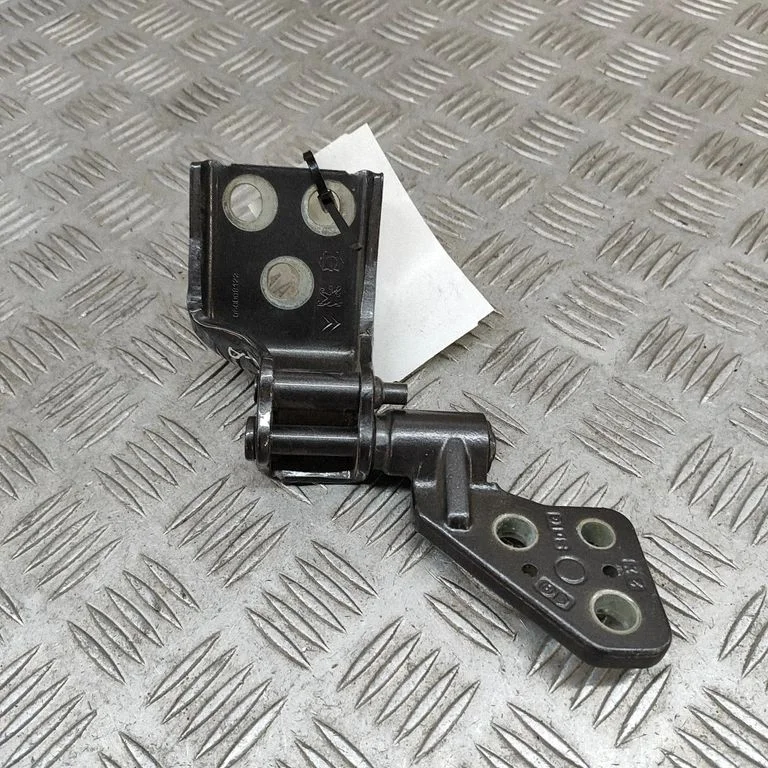 Rear door lower hinge 080D08122