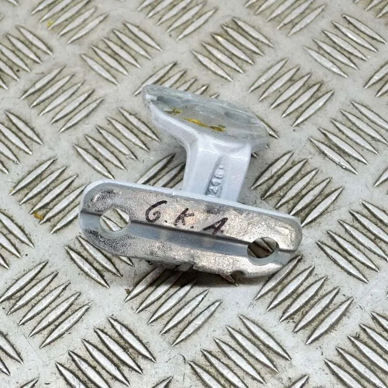 Aizmugurējā apakšējā eņģe BJ32228A65CB