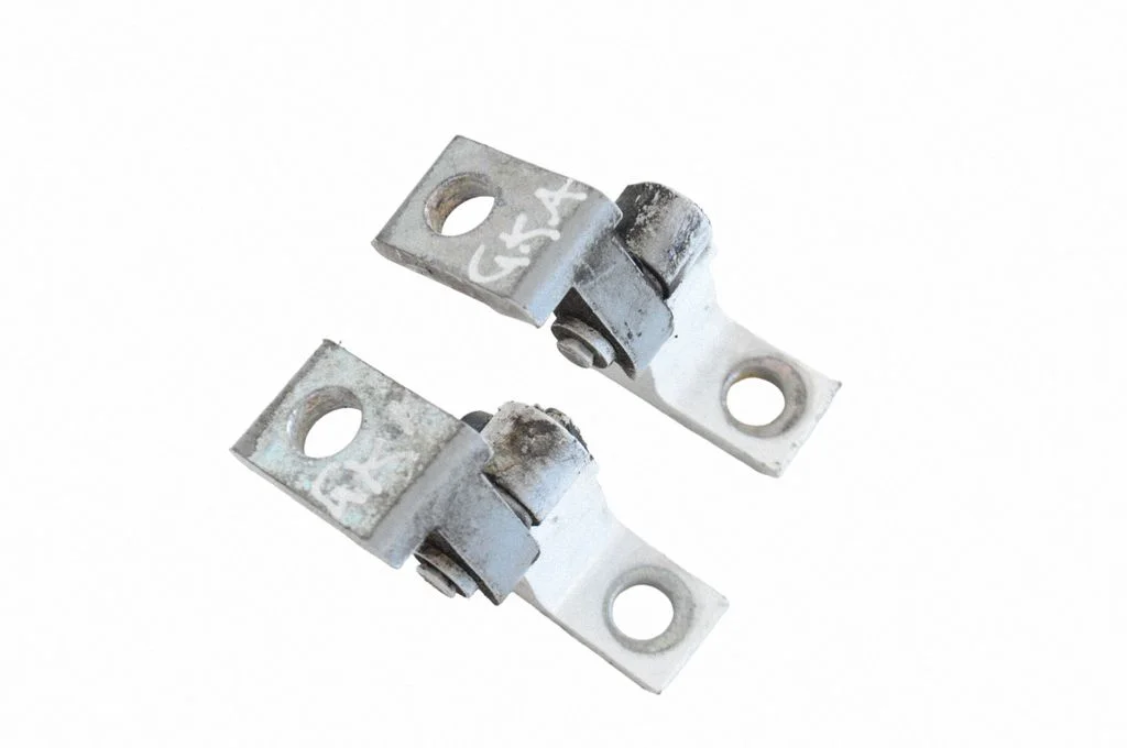 Aizmugurējā apakšējā eņģe 8K0831401F