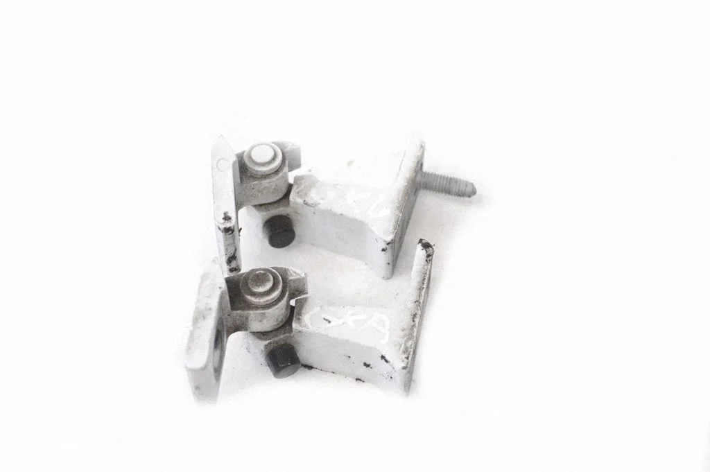 Rear door lower hinge – left