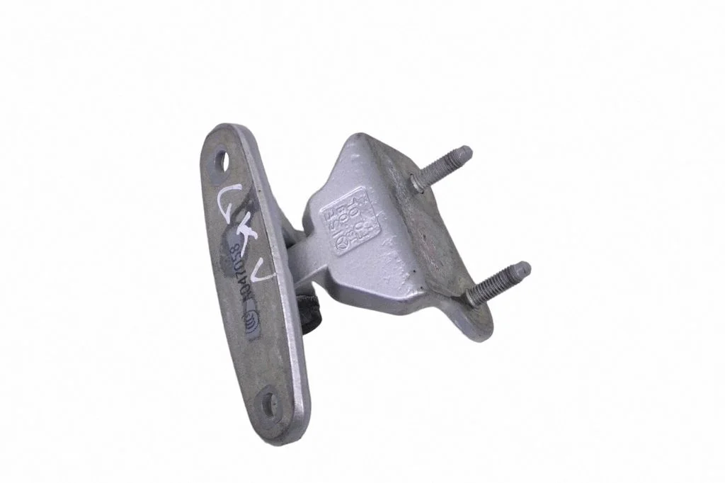 Aizmugurējā apakšējā eņģe A047058