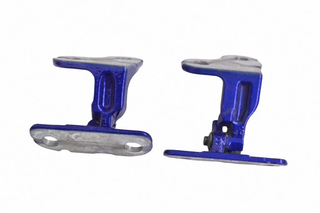 Rear door lower hinge – left