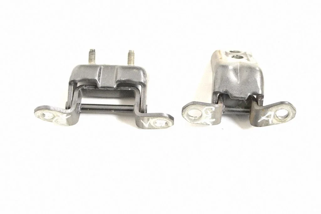 Rear door lower hinge – left